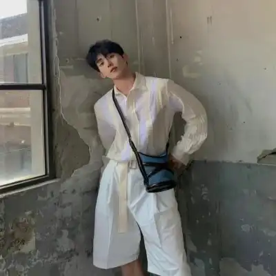 仰映容